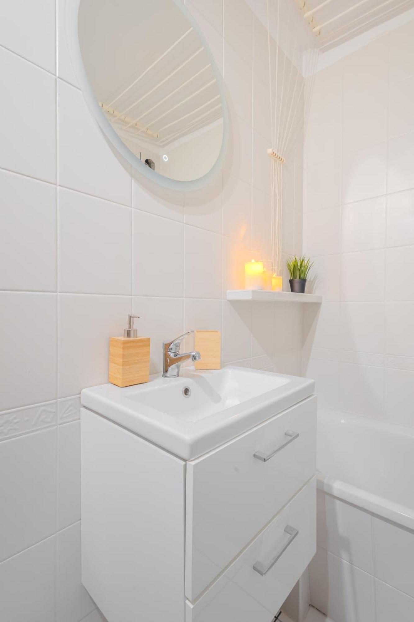 Rezydencja Filmowa- Wygodny Apartament 10 Min Od Lotniska I Centrum Apartament *